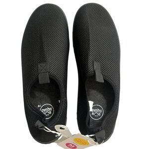 Sun Squad Mens Water Shoes Black Mesh Slip On Aqua Socks Size Medium NEW